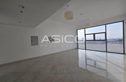 Apartment - 2 Bedrooms - 2 Bathrooms for rent in Romaithi Building - Al Jaddaf - Dubai