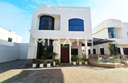 Villa - 5 Bedrooms - 5 Bathrooms for rent in Jumeirah 1 Villas - Jumeirah 1 - Jumeirah - Dubai