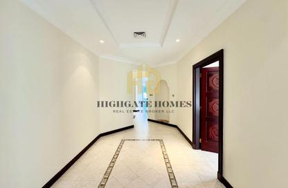 Villa - 4 Bedrooms - 6 Bathrooms for rent in Garden Homes Frond E - Garden Homes - Palm Jumeirah - Dubai