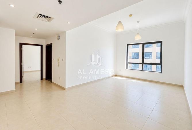 Excellent modern Apartment with balcony|Available