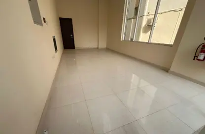 Shop - 1 Bedroom - 1 Bathroom for rent in Al Qulaya'ah - Al Sharq - Sharjah
