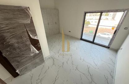 Villa - 5 - 5 for rent in Jumeirah 1 Villas - Jumeirah 1 - Jumeirah - Dubai