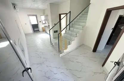 Villa - 5 Bedrooms - 5 Bathrooms for rent in Jumeirah 1 Villas - Jumeirah 1 - Jumeirah - Dubai