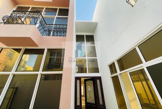5-bed villa in Khalifa City A Villas · Private pool — photo 2