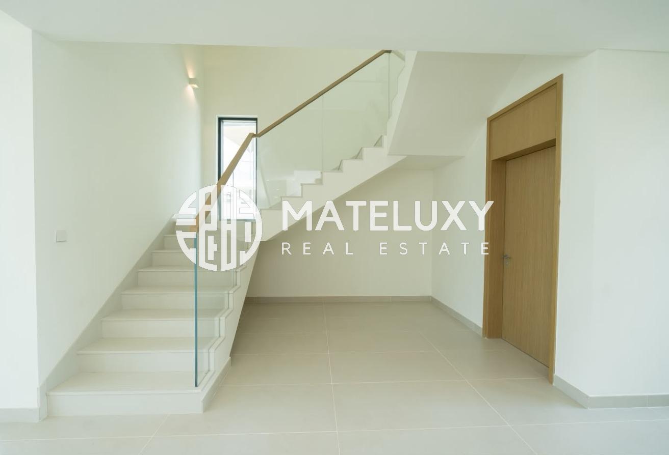 Vacant Now || Brand New || Premium Family Living photo 9