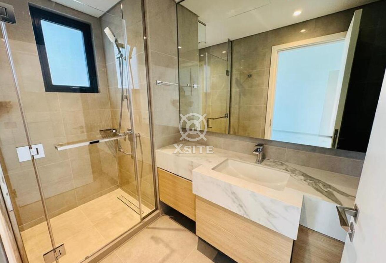 Luxury Townhouse | 4 BR + Maid | Vacant photo 24