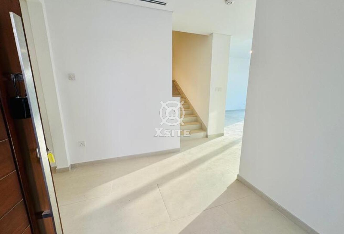 Luxury Townhouse | 4 BR + Maid | Vacant photo 11