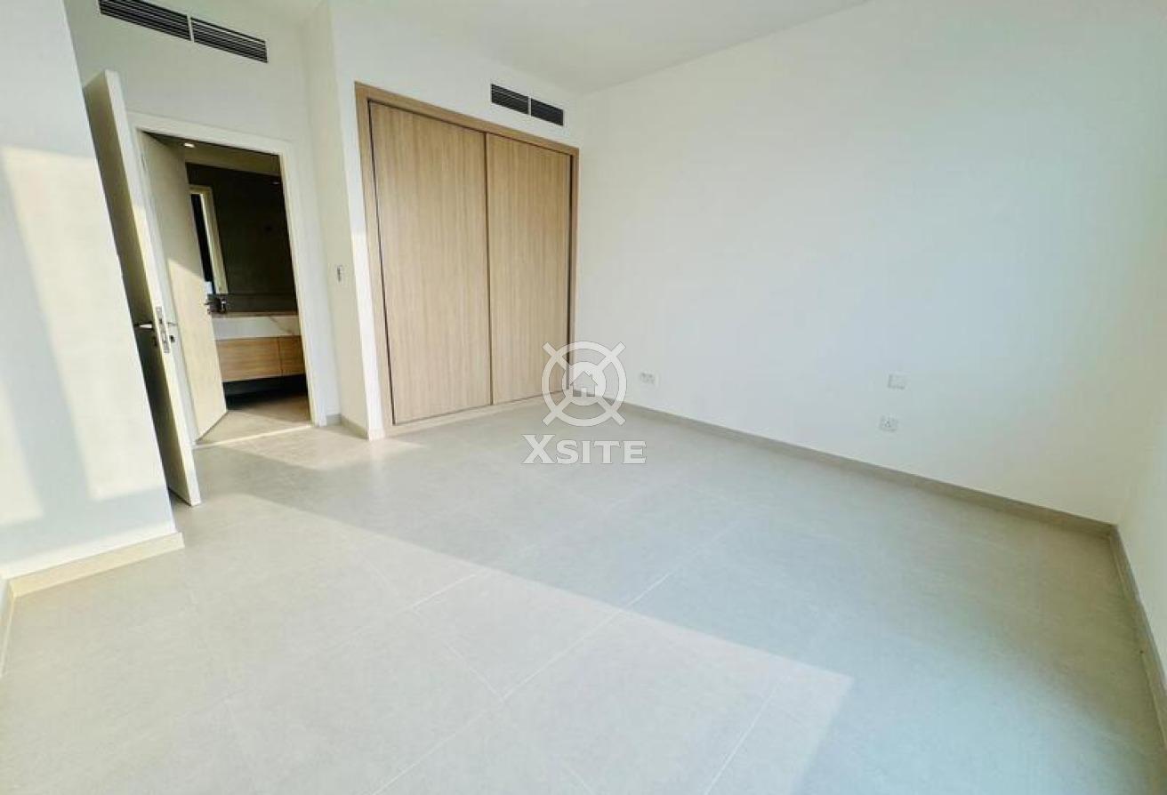 Luxury Townhouse | 4 BR + Maid | Vacant photo 6