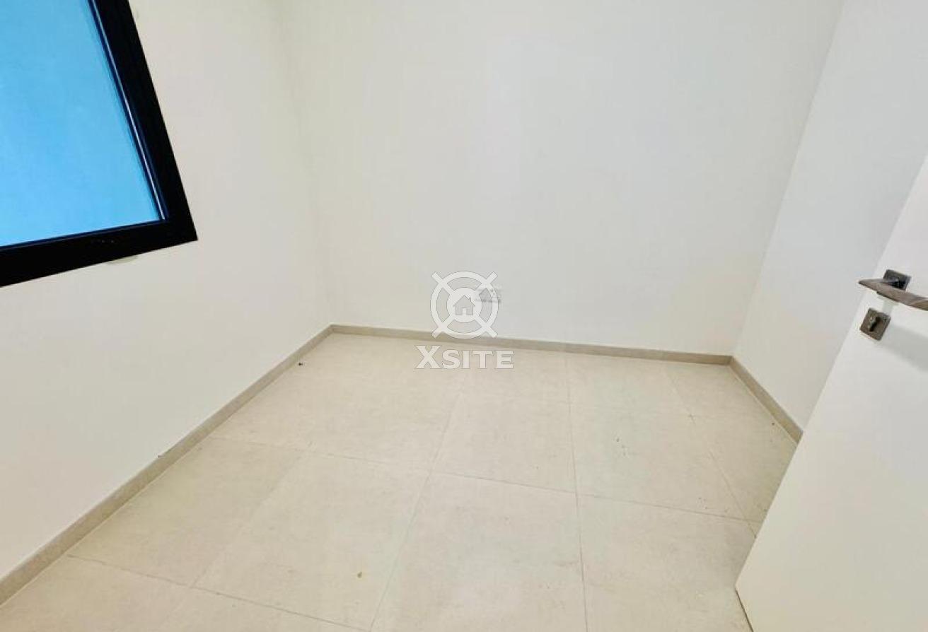 Luxury Townhouse | 4 BR + Maid | Vacant photo 13