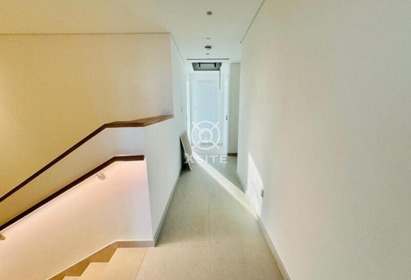 Luxury Townhouse | 4 BR + Maid | Vacant photo 17