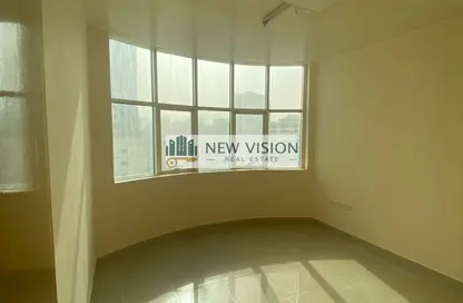 شقة - 2 غرف نوم - 2 حمامات للايجار في بناية المحطة - المحطة - القاسمية - الشارقة