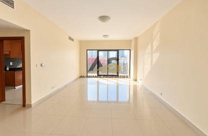 Apartment - 4 - 5 for rent in Golden Sands 9 - Al Mankhool - Bur Dubai - Dubai