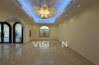 Villa - 5 - 6 for rent in Al Quoz 2 - Al Quoz - Dubai Villa - 5 - 6 for rent in Al Quoz 2 - Al Quoz - Dubai