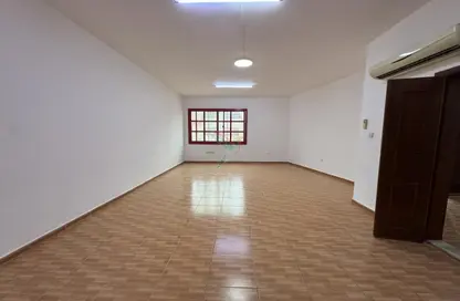 فيلا - 3 غرف نوم - 4 حمامات للايجار في المحطة - الطويه - العين