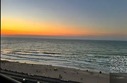 شقة - 2 غرف نوم - 2 حمامات للبيع في مساكن كورنيش عجمان - طريق كورنيش عجمان - عجمان