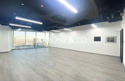مكتب - استوديو للايجار في B2B  برج - الخليج التجاري - دبي