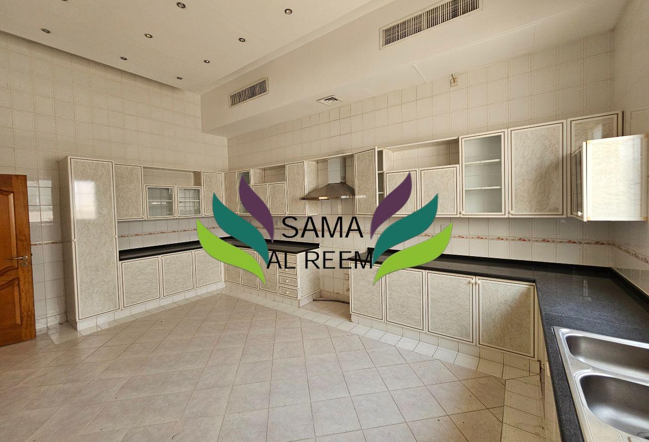 Spacious 5Bed Study Villa| Maid |Driver | Jumeirah photo 9