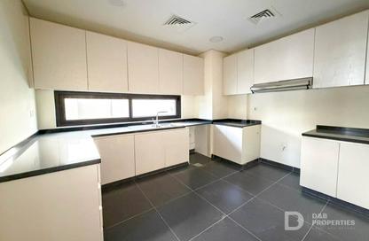 Townhouse - 3 - 4 for rent in Rochester - The Park Villas - Damac Hills - Dubai