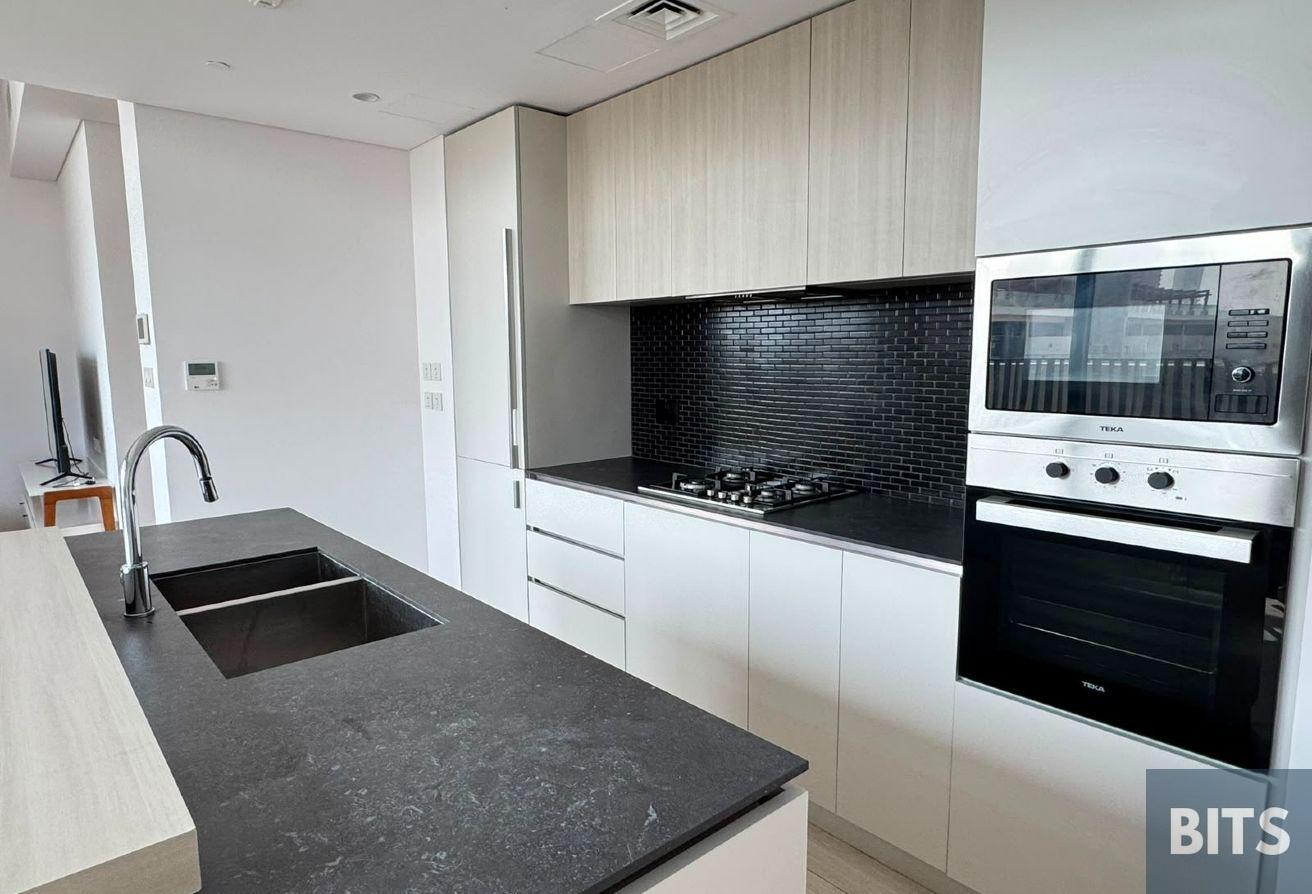 FULLY FURNISHED | MODERN UNIT | PRIME LOCATION photo 4
