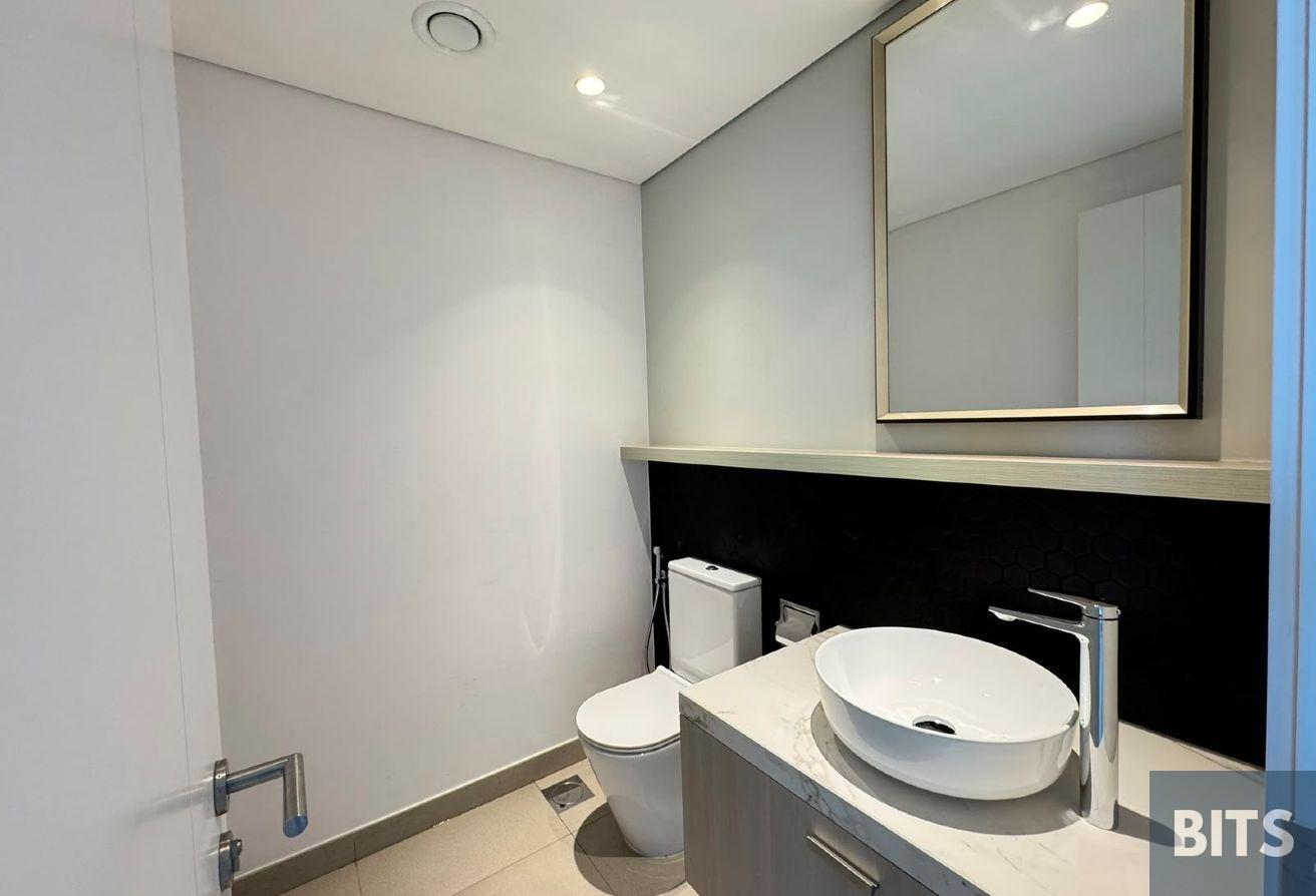 FULLY FURNISHED | MODERN UNIT | PRIME LOCATION photo 9