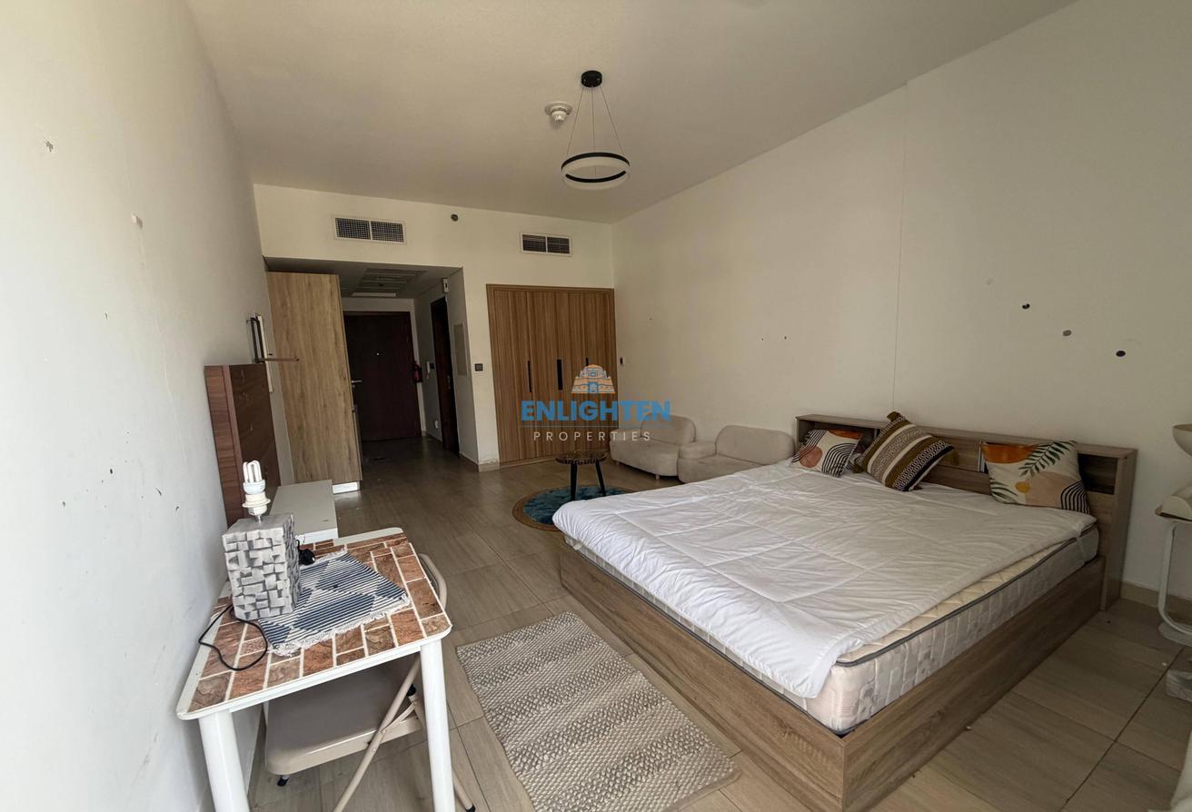 STUDIO | SEMI FURNISHED | POOL VIEW | MODERN photo 4