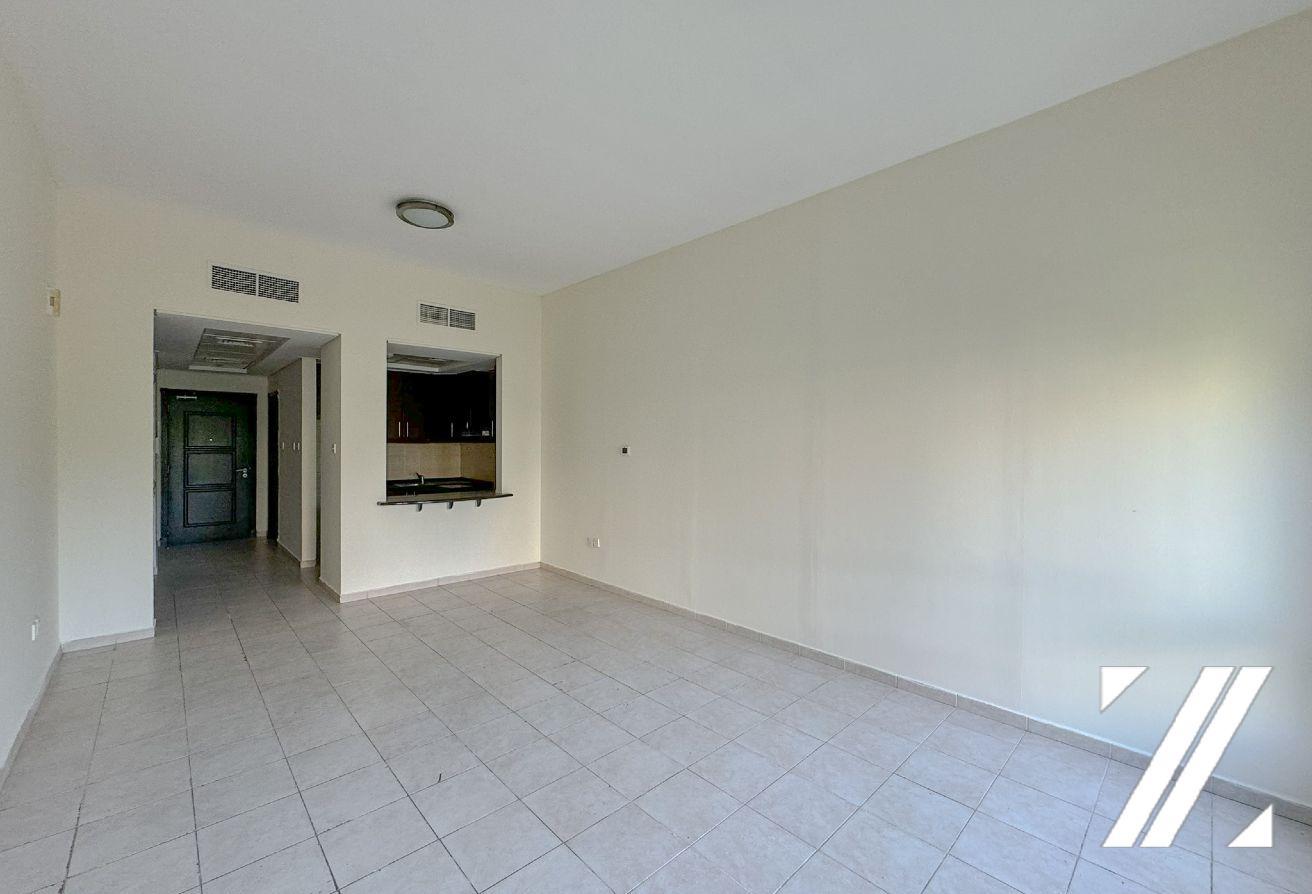 Spacious Studio | Prime Location | Well-Maintained photo 4
