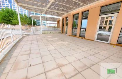 شقة - 2 غرف نوم - 3 حمامات للايجار في يونايتد سكوير - الخالدية - أبوظبي