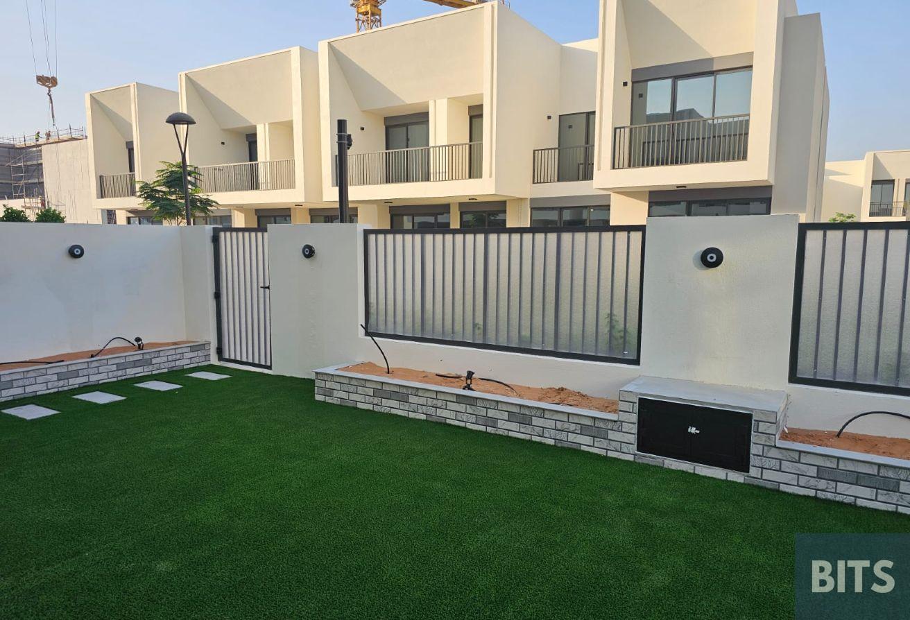 Rare 4BR + Maid | Corner Unit | Landscaped Garden photo 4