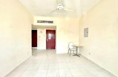 Apartment - 1 - 1 for rent in Muwailih Building - Muwaileh - Sharjah