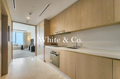 Apartment - Studio - 1 for rent in The Palm Tower - Palm Jumeirah - Dubai
