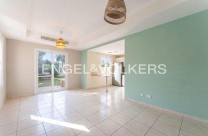 Villa - 2 Bedrooms - 3 Bathrooms for rent in Springs 1 - The Springs - Dubai