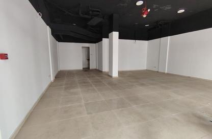 Shop - Studio - 1 Bathroom for rent in Building Y03 - England Cluster - International City - Dubai