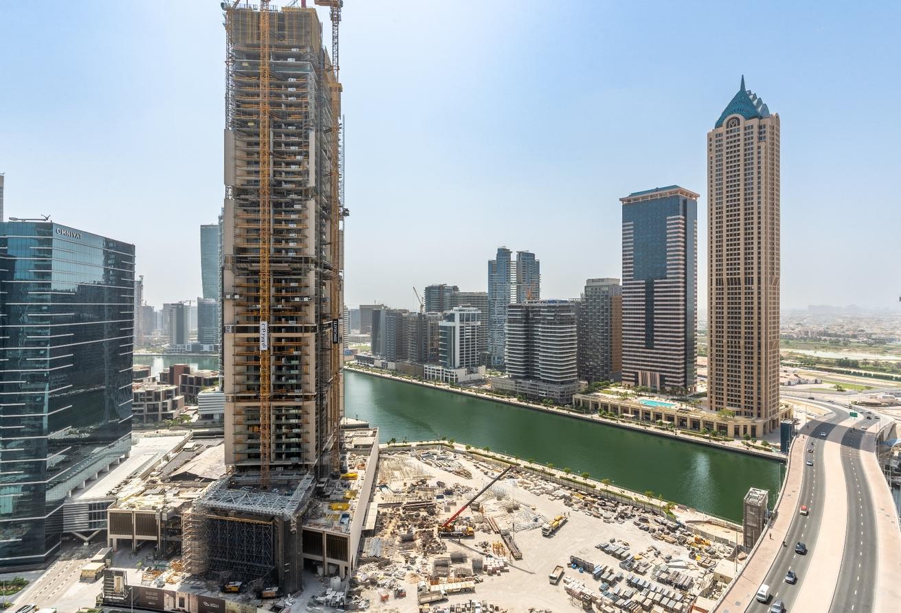 Fully furnished | Canal view | High floor photo 12
