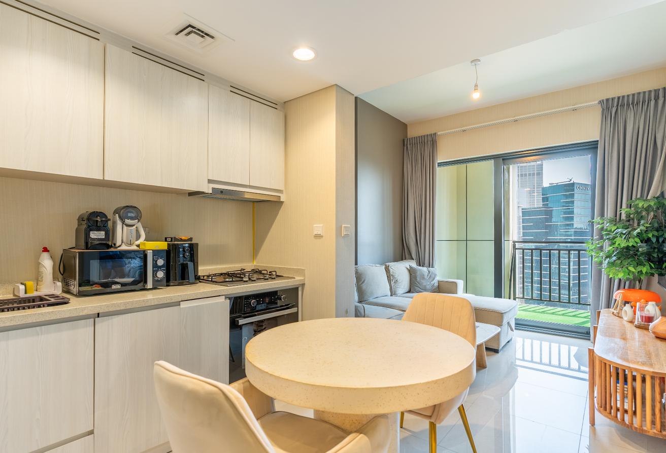 Fully furnished | Canal view | High floor photo 4