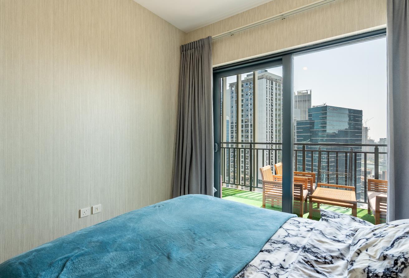 Fully furnished | Canal view | High floor photo 8