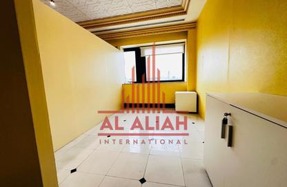 Office Space - Studio - 1 Bathroom for rent in Khalidiya Street - Al Khalidiya - Abu Dhabi