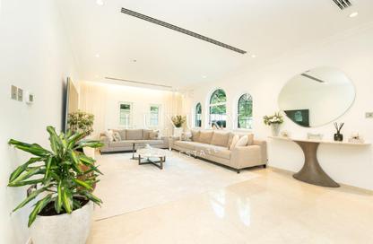 Villa - 4 - 5 for sale in District 7 - Jumeirah Park - Dubai