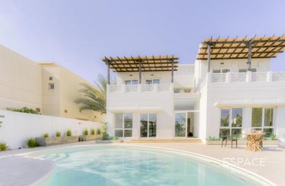 Villa - 5 Bedrooms - 3 Bathrooms for rent in Meadows 9 - Meadows - Dubai