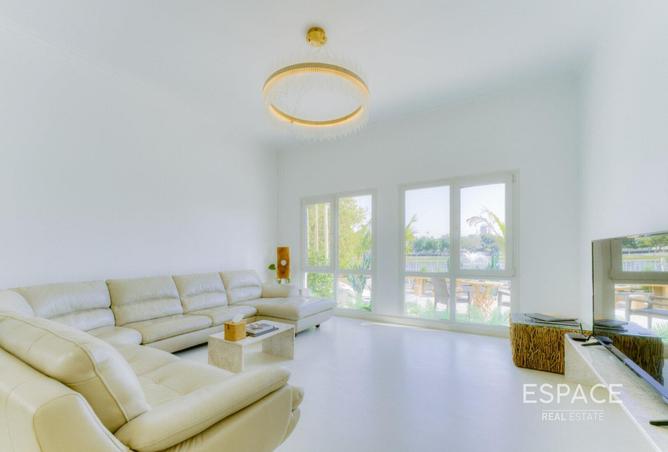97383300 - Property Image 3