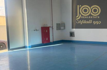 مستودع - استوديو - 1 للايجار في أم الثعوب - أم القيوين
