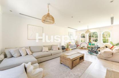 Villa - 3 Bedrooms - 4 Bathrooms for sale in District 8 - Jumeirah Park - Dubai