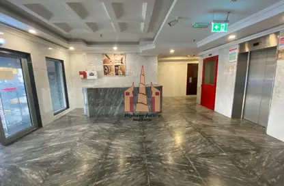 شقة - 2 غرف نوم - 3 حمامات للايجار في تجارية مويلح - الشارقة