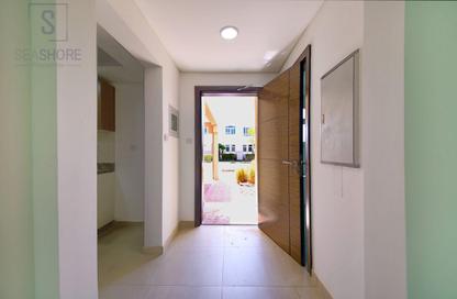Townhouse - 2 - 3 for rent in Al Khaleej Village - Al Ghadeer - Abu Dhabi
