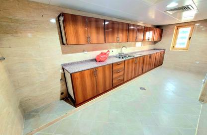 Apartment - 3 - 4 for rent in Tourist Club Area - Abu Dhabi