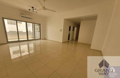 Apartment - 2 Bedrooms - 2 Bathrooms for rent in Dar Al Muraqqabat - Al Muraqqabat - Deira - Dubai
