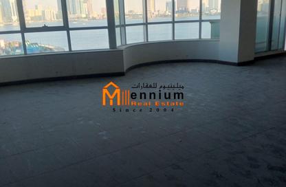 Co-working space - Studio - 2 for rent in Thuraya Al Majaz Building - Al Majaz 3 - Al Majaz - Sharjah