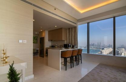 Apartment - 1 Bedroom - 2 Bathrooms for sale in The Palm Tower - Palm Jumeirah - Dubai