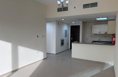 شقة - غرفة نوم - 2 حمامات للايجار في برج يونى استايت الرياضية - مدينة دبي الرياضية - دبي