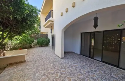 Villa - 4 Bedrooms - 4 Bathrooms for rent in Jumeirah 3 - Jumeirah - Dubai