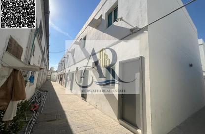 Labor Camp - Studio - 7+ Bathrooms for rent in Industrial Building 13 - Industrial Area 13 - Sharjah Industrial Area - Sharjah